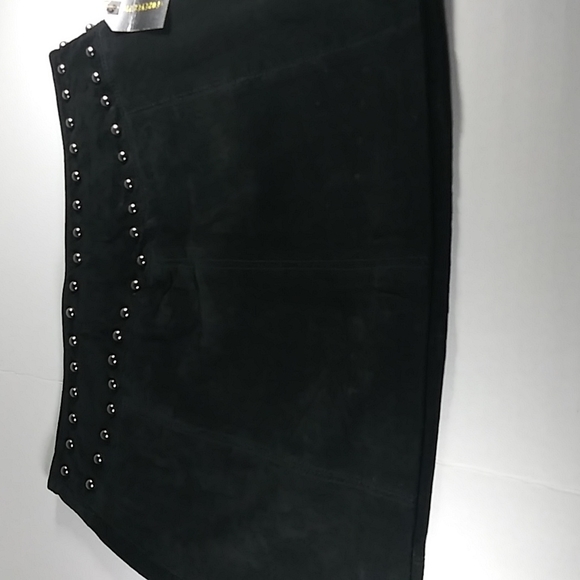 Forever 21 Blk. Suede Leather Skirt. - Picture 2 of 7